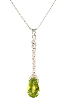 Lot 227 - AN 18CT WHITE GOLD PERIDOT AND DIAMOND NECKLACE