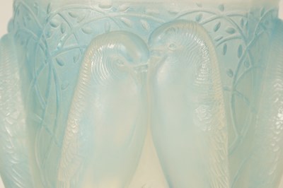 Lot 15 - AN R LALIQUE FRANCE OPALESCENT AND BLUE STAINED GLASS “CEYLAN” VASE