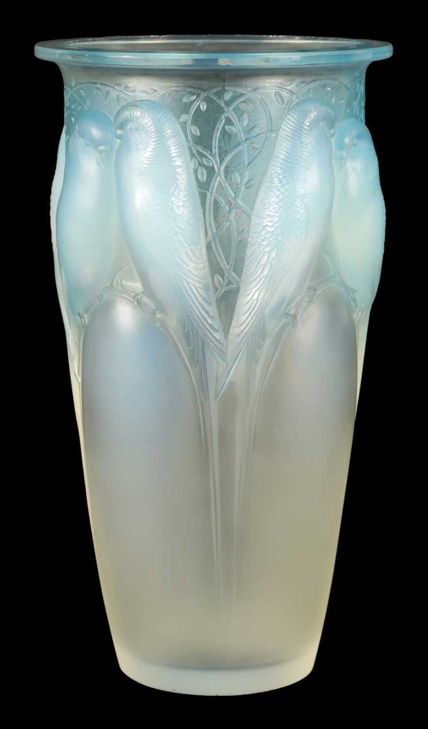 Lot 15 - AN R LALIQUE FRANCE OPALESCENT AND BLUE STAINED GLASS “CEYLAN” VASE
