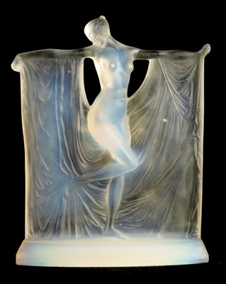 Lot 16 - AN R LALIQUE FRANCE OPALESCENT GLASS ‘SUZANNE’ STATUETTE