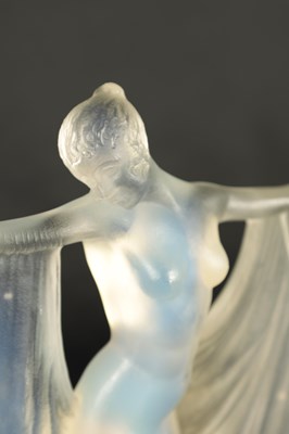 Lot 16 - AN R LALIQUE FRANCE OPALESCENT GLASS ‘SUZANNE’ STATUETTE