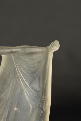 Lot 16 - AN R LALIQUE FRANCE OPALESCENT GLASS ‘SUZANNE’ STATUETTE
