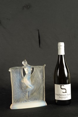 Lot 16 - AN R LALIQUE FRANCE OPALESCENT GLASS ‘SUZANNE’ STATUETTE