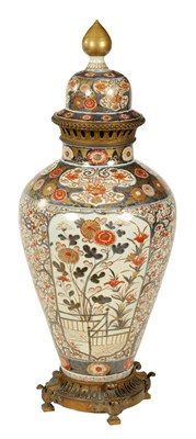 Lot 186 - A LARGE EDO PERIOD JAPANESE BRONZE MOUNTED VASE AND COVER