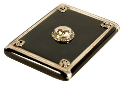 Lot 219 - A LATE 19TH/EARLY 20TH CENTURY SILVER AND BLACK ENAMEL LADIES CIGARETTE CASE