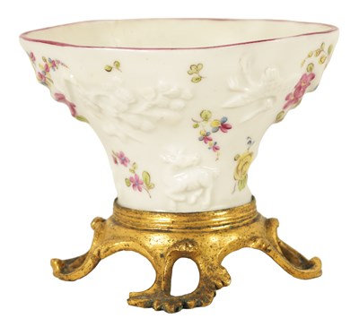 Lot 125 - A 19TH CENTURY MEISSEN PORCELAIN BOWL ON GILT BRASS ROCOCO BASE