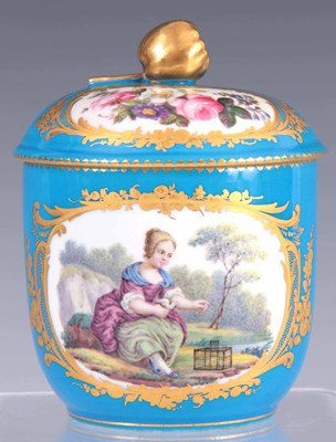 Lot 47 - A FINE LATE 18TH CENTURY SEVRES PORCELAIN BOWL AND COVER