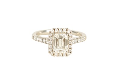 Lot 236 - A LADIES 18CT WHITE GOLD EMERALD CUT DIAMOND RING