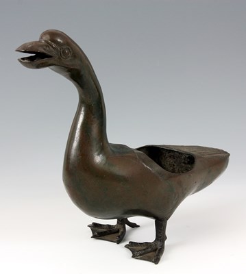 Lot 137 - A 17th/18th CENTURY CHINESE BRONZE INCENSE...