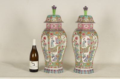 Lot 91 - A FINE PAIR OF 19TH CENTURY SAMSON ORIENTAL STYLE VASES AND COVERS