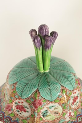 Lot 91 - A FINE PAIR OF 19TH CENTURY SAMSON ORIENTAL STYLE VASES AND COVERS