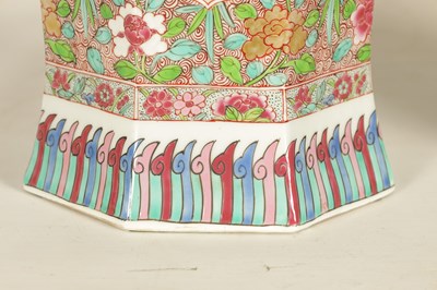 Lot 91 - A FINE PAIR OF 19TH CENTURY SAMSON ORIENTAL STYLE VASES AND COVERS