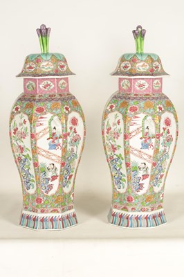 Lot 91 - A FINE PAIR OF 19TH CENTURY SAMSON ORIENTAL STYLE VASES AND COVERS