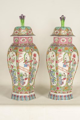 Lot 91 - A FINE PAIR OF 19TH CENTURY SAMSON ORIENTAL STYLE VASES AND COVERS