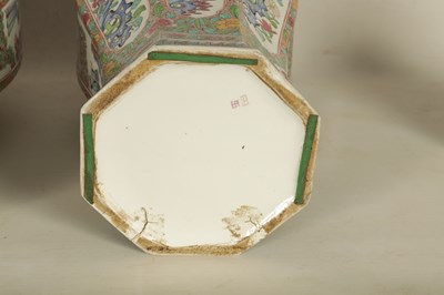 Lot 91 - A FINE PAIR OF 19TH CENTURY SAMSON ORIENTAL STYLE VASES AND COVERS