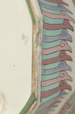 Lot 91 - A FINE PAIR OF 19TH CENTURY SAMSON ORIENTAL STYLE VASES AND COVERS