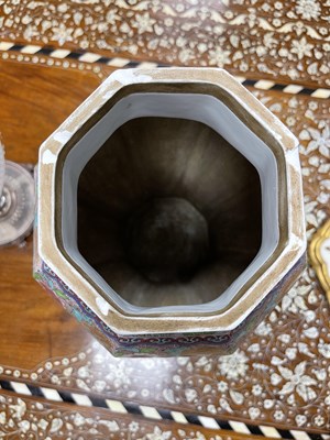 Lot 91 - A FINE PAIR OF 19TH CENTURY SAMSON ORIENTAL STYLE VASES AND COVERS