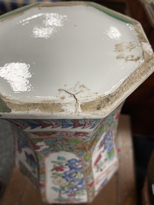 Lot 91 - A FINE PAIR OF 19TH CENTURY SAMSON ORIENTAL STYLE VASES AND COVERS