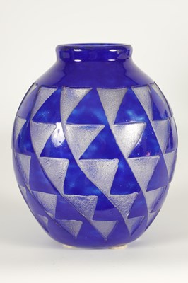 Lot 2 - DAVID GUERON FOR DEGUE. A 1930'S FRENCH ART DECO GLASS VASE
