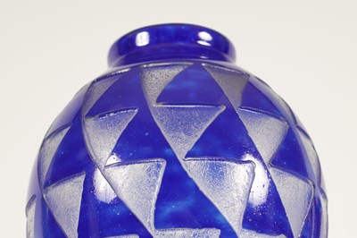 Lot 2 - DAVID GUERON FOR DEGUE. A 1930'S FRENCH ART DECO GLASS VASE