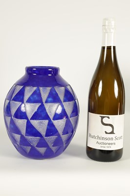 Lot 2 - DAVID GUERON FOR DEGUE. A 1930'S FRENCH ART DECO GLASS VASE