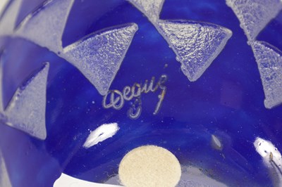 Lot 2 - DAVID GUERON FOR DEGUE. A 1930'S FRENCH ART DECO GLASS VASE