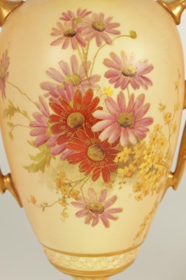 Lot 52 - AN ORNATE ROYAL WORCESTER GILT AND IVORY GROUND SCROLLED TWO-HANDLED CABINET VASE AND COVER
