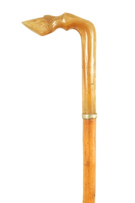 Lot 440 - AN EARLY 20TH CENTURY RHINOCEROS HORN HANDLED WALKING STICK