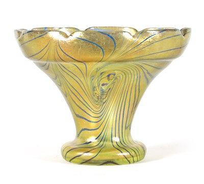 Lot 15 - AN EARLY 20TH-CENTURY IRIDESCENT GLASS FRITZ HECKERT ‘CHANGEANT’ VASE BY OTTO THAMM