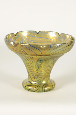 Lot 26 - AN EARLY 20TH-CENTURY IRIDESCENT GLASS FRITZ HECKERT ‘CHANGEANT’ VASE BY OTTO THAMM