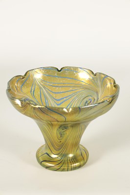 Lot 26 - AN EARLY 20TH-CENTURY IRIDESCENT GLASS FRITZ HECKERT ‘CHANGEANT’ VASE BY OTTO THAMM