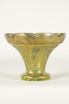 Lot 26 - AN EARLY 20TH-CENTURY IRIDESCENT GLASS FRITZ HECKERT ‘CHANGEANT’ VASE BY OTTO THAMM