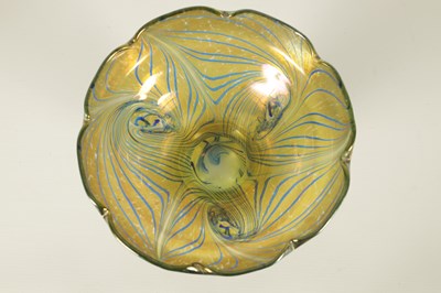 Lot 26 - AN EARLY 20TH-CENTURY IRIDESCENT GLASS FRITZ HECKERT ‘CHANGEANT’ VASE BY OTTO THAMM