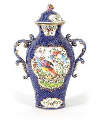 Lot 58 - A LATE 19TH CENTURY FIRST PERIOD WORCESTER TYPE TWO-HANDLED SHOULDERED VASE AND COVER - PROBABLY SAMSON
