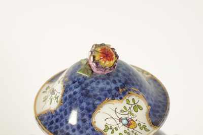 Lot 58 - A LATE 19TH CENTURY FIRST PERIOD WORCESTER TYPE TWO-HANDLED SHOULDERED VASE AND COVER - PROBABLY SAMSON