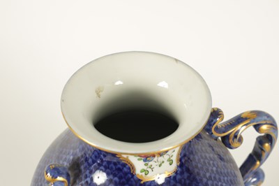 Lot 58 - A LATE 19TH CENTURY FIRST PERIOD WORCESTER TYPE TWO-HANDLED SHOULDERED VASE AND COVER - PROBABLY SAMSON