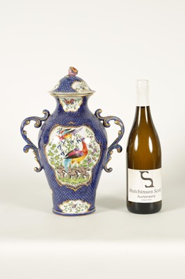 Lot 58 - A LATE 19TH CENTURY FIRST PERIOD WORCESTER TYPE TWO-HANDLED SHOULDERED VASE AND COVER - PROBABLY SAMSON