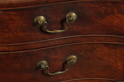 Lot 1087 - A GOOD GEORGE III FIGURED MAHOGANY SERPENTINE CADDY TOP CHEST OF DRAWERS
