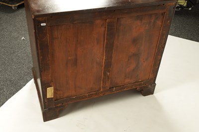 Lot 1087 - A GOOD GEORGE III FIGURED MAHOGANY SERPENTINE CADDY TOP CHEST OF DRAWERS
