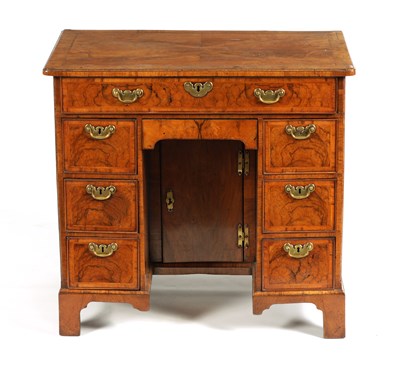 Lot 1194 - A GOOD GEORGE I FIGURED WALNUT HERRING-BANDED KNEEHOLE DESK