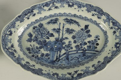 Lot 165 - A PAIR OF 18TH CENTURY CHINESE BLUE AND WHITE SHAPED OVAL DISHES