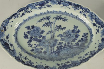 Lot 165 - A PAIR OF 18TH CENTURY CHINESE BLUE AND WHITE SHAPED OVAL DISHES