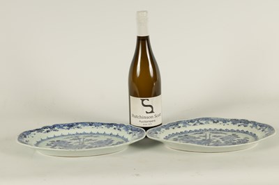 Lot 165 - A PAIR OF 18TH CENTURY CHINESE BLUE AND WHITE SHAPED OVAL DISHES