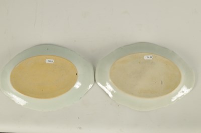Lot 165 - A PAIR OF 18TH CENTURY CHINESE BLUE AND WHITE SHAPED OVAL DISHES