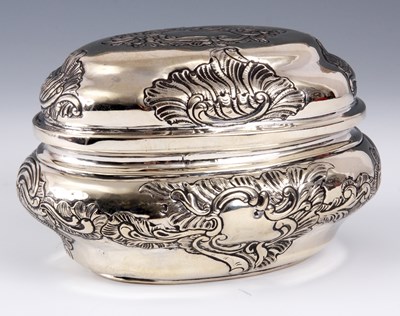 Lot 259 - A CONTINENTAL OVAL ROCOCO STYLE SILVER BOX...