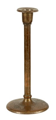 Lot 544 - A ROYCROFT SHEFFIELD ARTS AND CRAFTS PLANISHED PATINATED COPPER CANDLESTICK