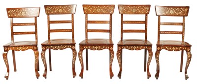 Lot 1046 - A FINE LATE 19TH/EARLY 20TH CENTURY IVORY AND EBONY INLAID HARDWOOD ANGLO INDIAN DINING ROOM TABLE AND SET OF TEN CHAIRS