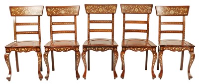 Lot 1046 - A FINE LATE 19TH/EARLY 20TH CENTURY IVORY AND EBONY INLAID HARDWOOD ANGLO INDIAN DINING ROOM TABLE AND SET OF TEN CHAIRS