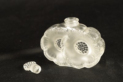 Lot 7 - A FRENCH RENE LALIQUE CLEAR GLASS “DUEX FLEUR” SCENT BOTTLE