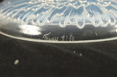 Lot 5 - A RENE LALIQUE 'TOKIO' OPALESCENT GLASS LIDDED POWDER BOX